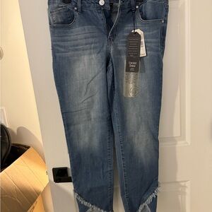 NWT 1822 Denim Frayed Hem Blue Cropped Jeans